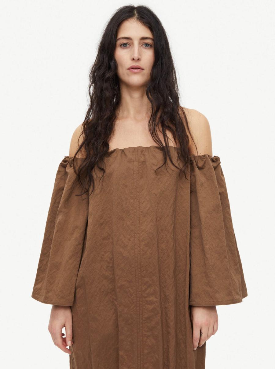 Robe À Encolure Bardot Aia Robes By Malene Birger Femme Warm Brown Abordable - 2